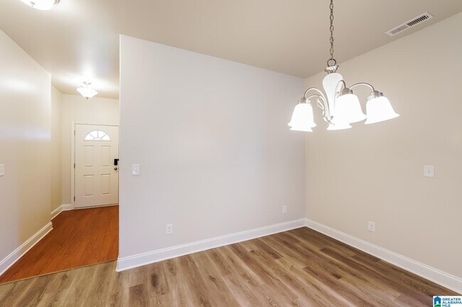 Building Photo - 1065 Clover Ave