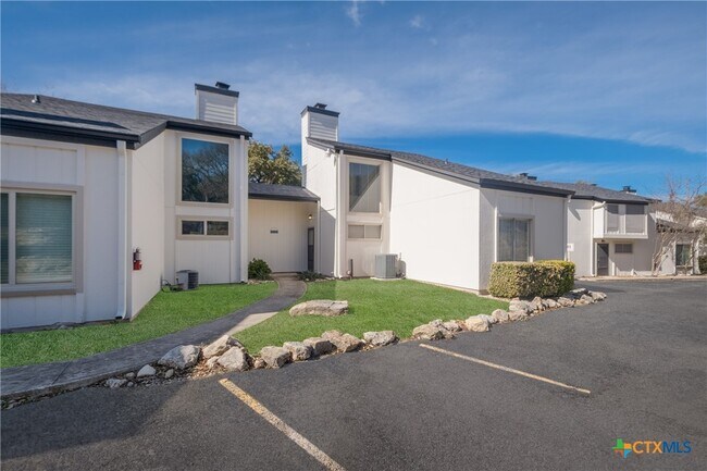 Foto del edificio - 1135 Parkview Dr