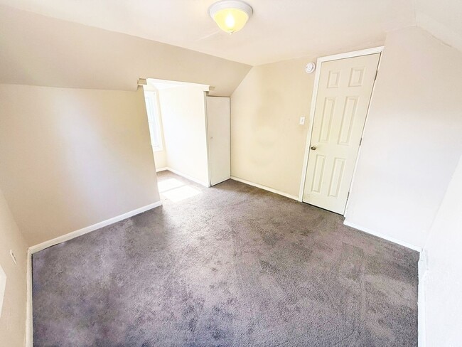 Building Photo - 3 BED 2 BATH BEAUTIFUL SINGLE FAMILY HOME ...