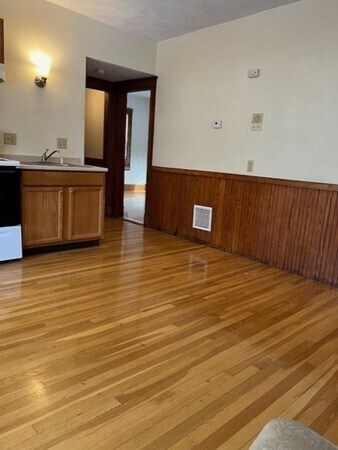 Building Photo - 12 St James Ave