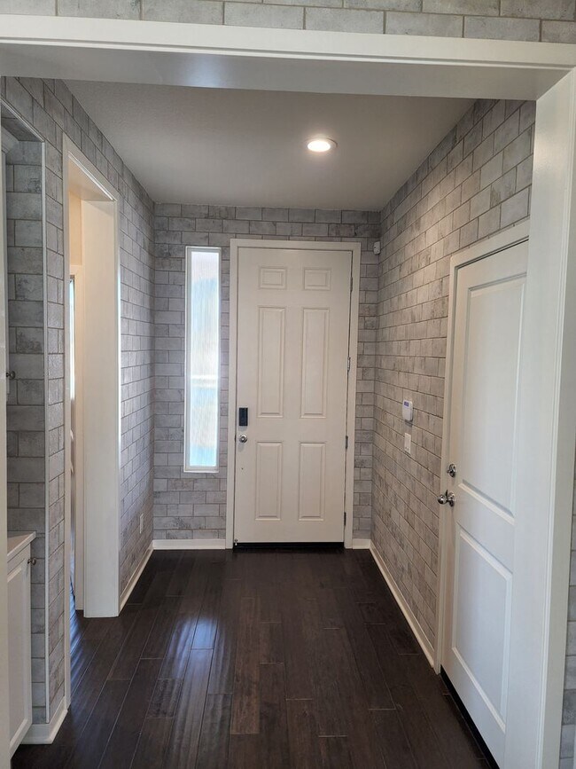 Building Photo - Coming Soon! Previous Model home near Spen...