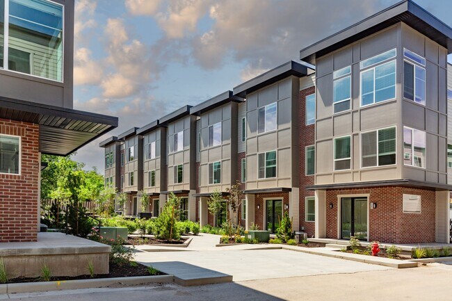Patio privado - Greens by Lotus Townhomes