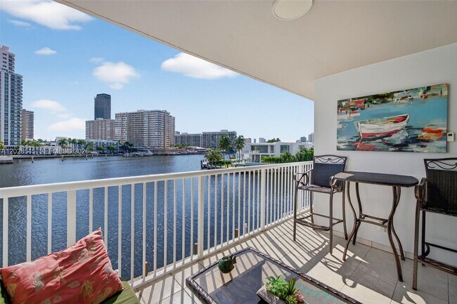 Foto del edificio - 121 Golden Isles Dr