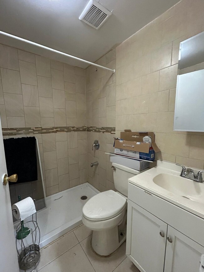 Photo - 483 Rutland Rd House