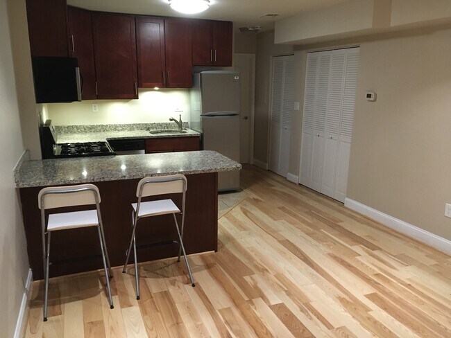 Foto del edificio - 411 17th St SE