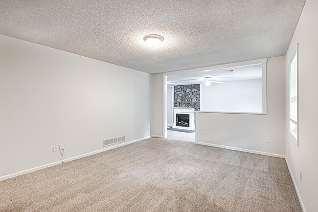 Building Photo - 1006 Hampton Ct NW