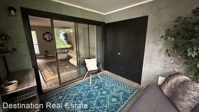 Building Photo - 2 br, 1 bath House - 3735 Donovan Drive B