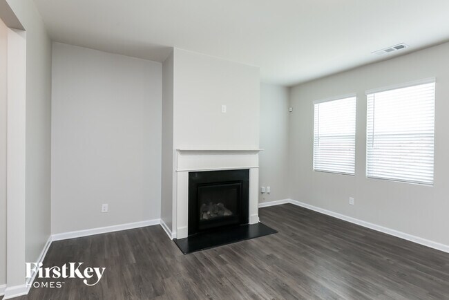 Building Photo - 5380 Barberry Ave