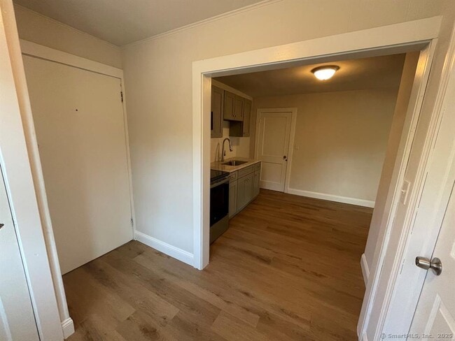 Building Photo - 33 Main St