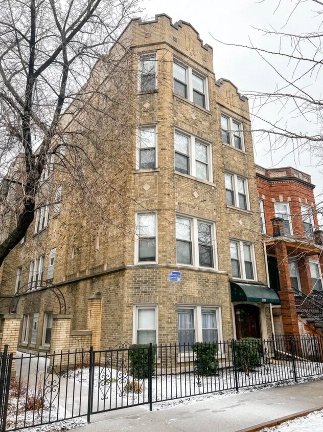 Primary Photo - 2921 N Whipple St