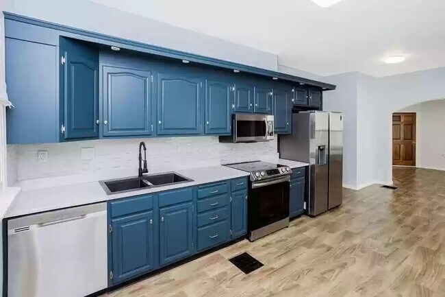 Foto del edificio - 697 Stewart Ave