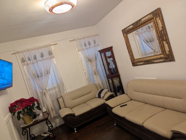 Building Photo - 217 John St