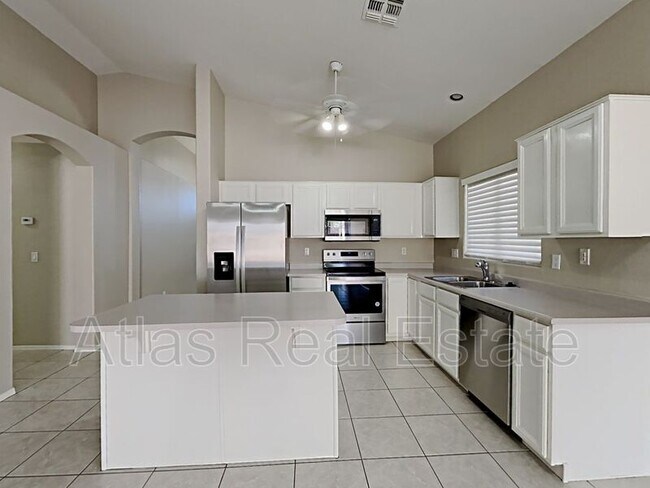 Building Photo - 1656 E Palomino Dr