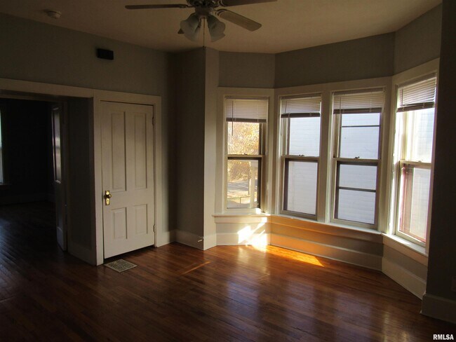 Foto del edificio - 409 E 14th St