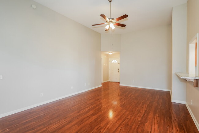 Building Photo - 268 Iris Dr