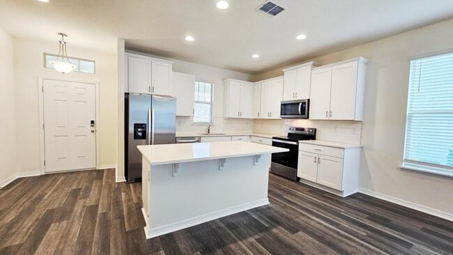 Foto del edificio - 16013 Rdg Hvn Aly