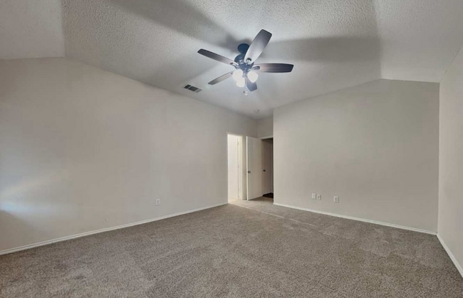 Foto del edificio - 344 McMurtry Dr