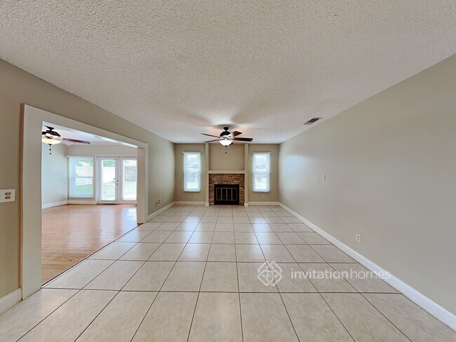 Foto del edificio - 5241 Goldenwood Dr