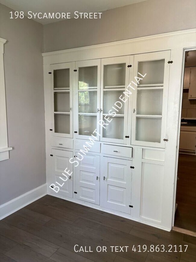 Building Photo - Charming 3 Bedroom Home with Bonus Room an...