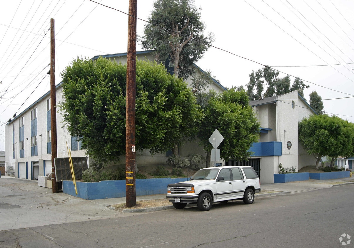Building Photo - 3909 Monroe Ave