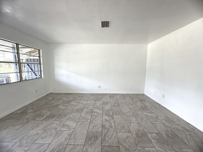Foto del edificio - 2621 Nightshade Ln