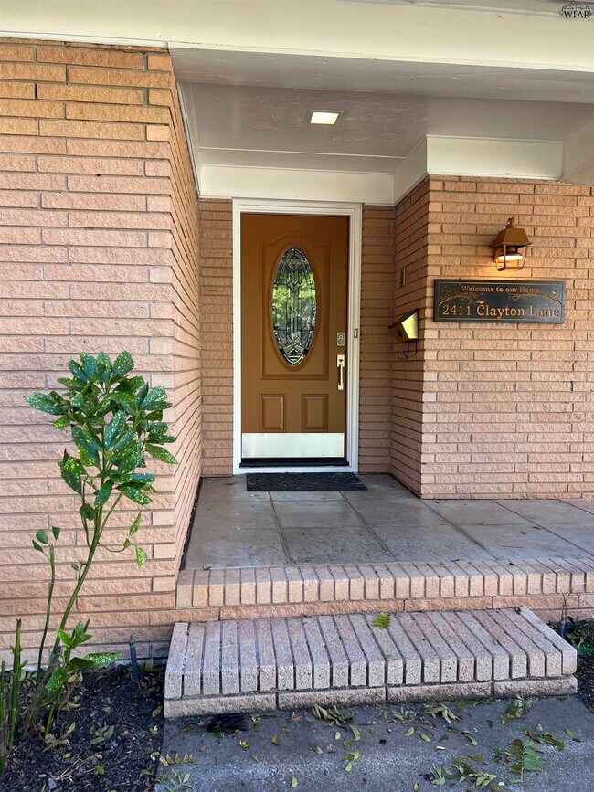 Foto del edificio - 2411 Clayton Ln