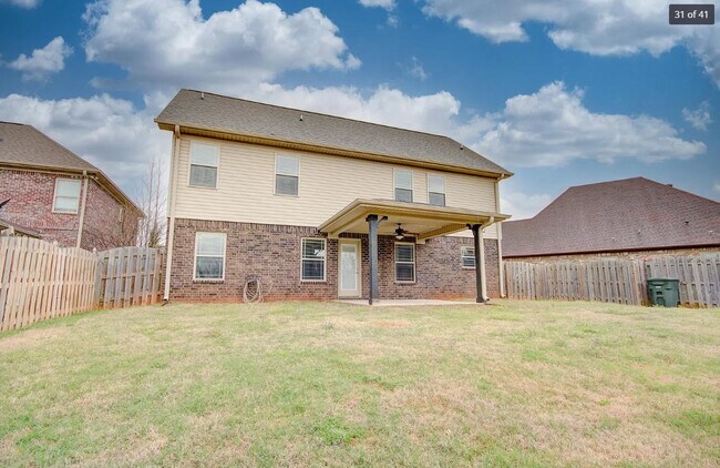 Building Photo - 103 Rainwood Dr SW