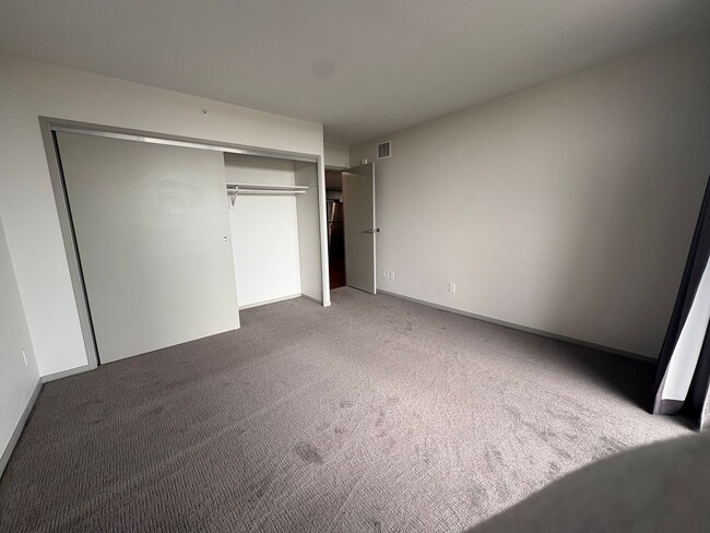 Interior Photo - Sky Park Apartments