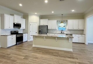 Building Photo - 798 Beaumont Dr