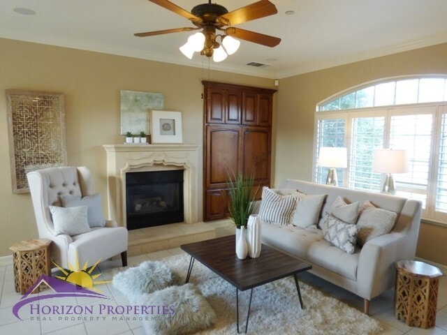 Foto del edificio - Modern Three-story 5 Bed 3.5 Bath 2,601 sqft Fair Oaks Home