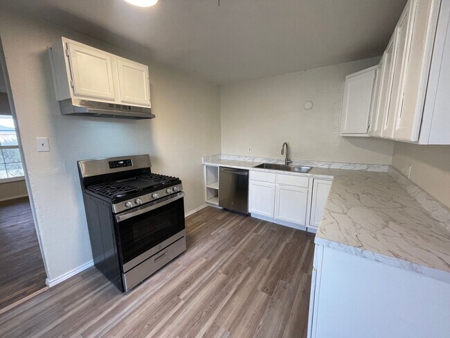 Foto del edificio - Updated 3/1.5 in Gables Neighborhood