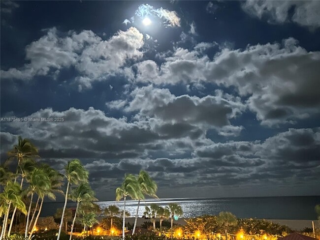 Foto del edificio - 2555 Collins Ave