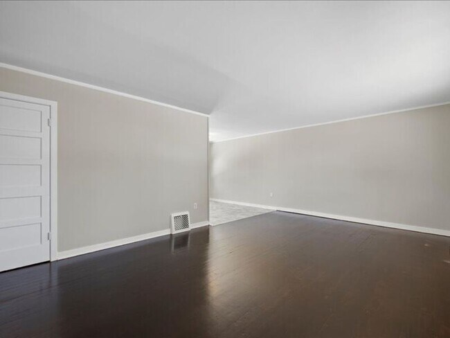 Foto del edificio - 1317 Mahan Ave