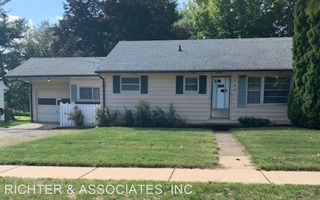 Primary Photo - 3 br, 1 bath House - 420 E FRANK STREET