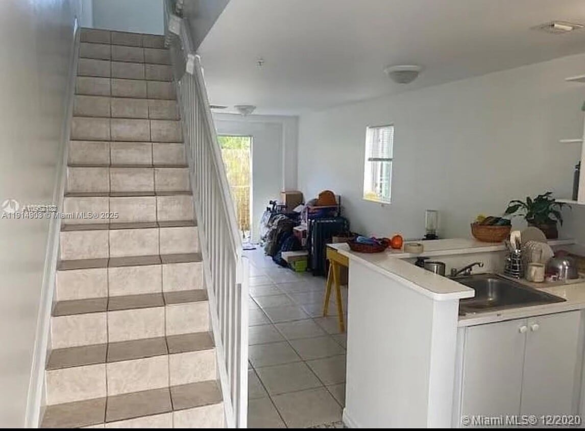 Primary Photo - 821 SW 2nd St