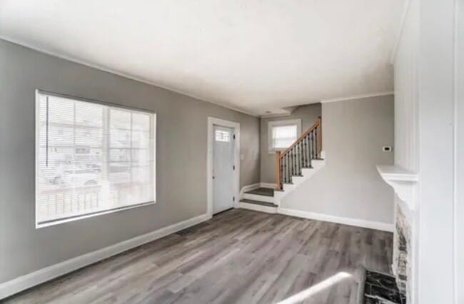 Building Photo - 402 S Richardson Ave