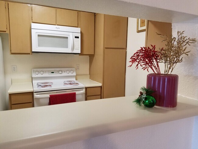 Kitchen - 2822 S Bartell Dr