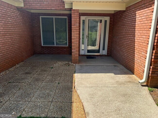 Building Photo - 300 Wisteria Way