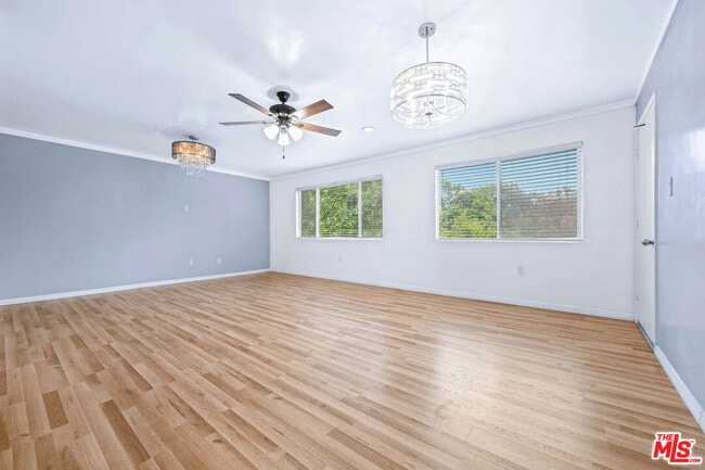 Foto del edificio - 12801 Moorpark St