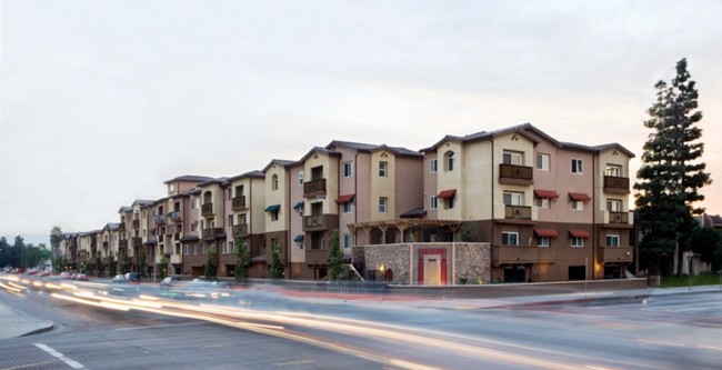 Foto principal - Sherman Village Apartments