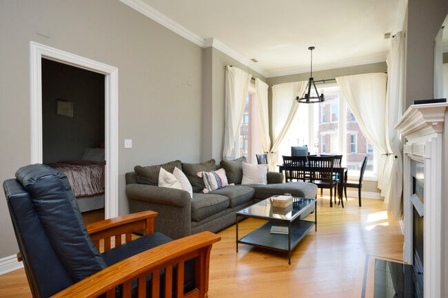 Foto del edificio - 2554 W Augusta Blvd