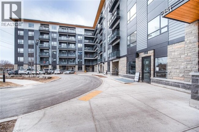 Building Photo - 251 Northfield Dr E