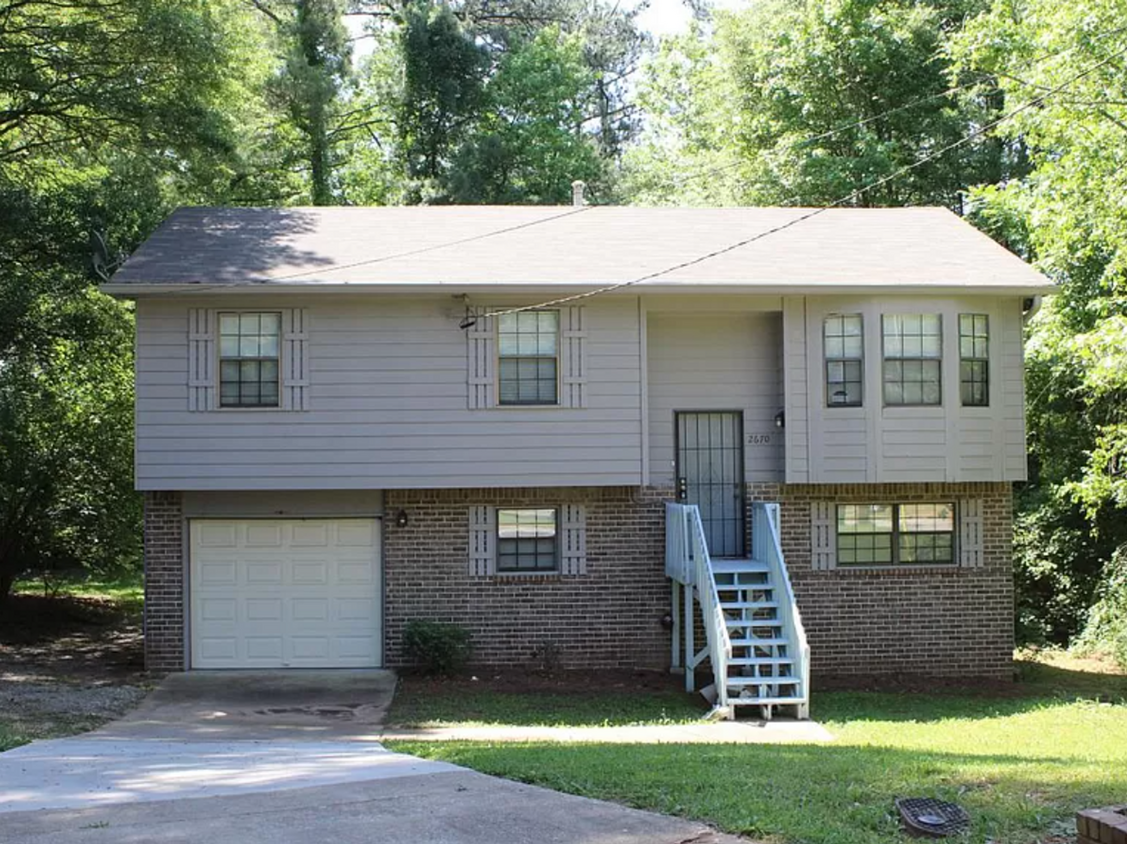 Foto principal - 3 bed and 3 bath in Decatur!