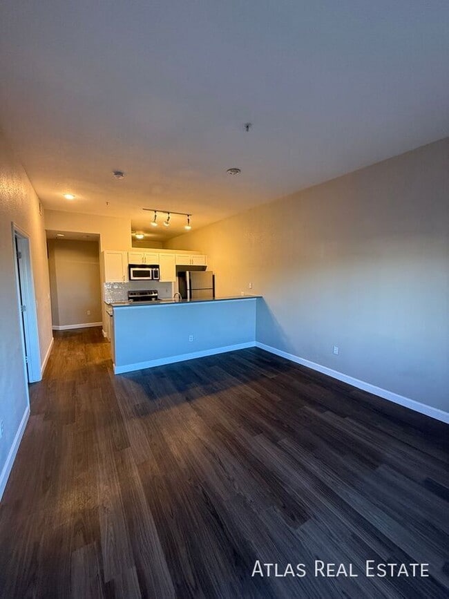 Building Photo - 15475 E Andrews Dr