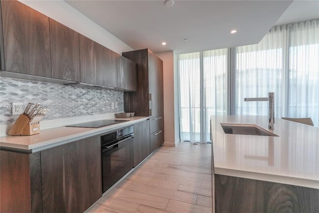 Foto del edificio - 480 NE 31st St