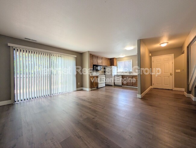 Foto del edificio - 318 Blossom Way