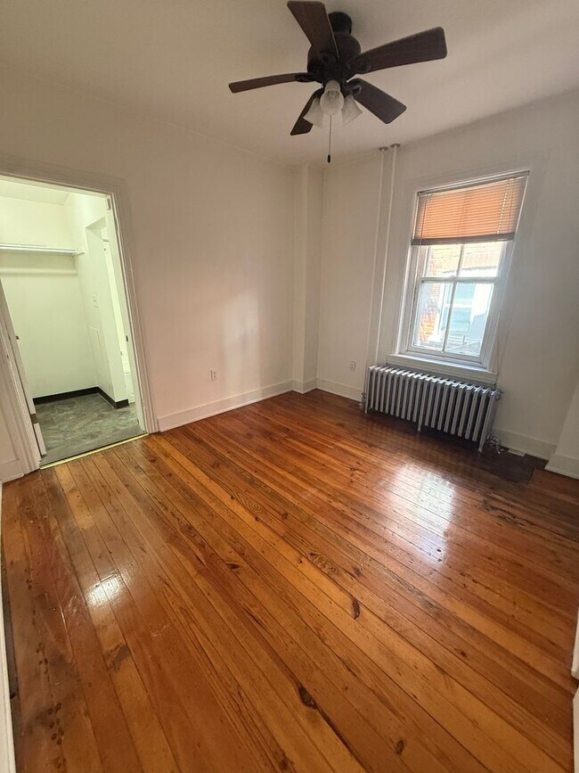 Foto del edificio - 631 E 5th St