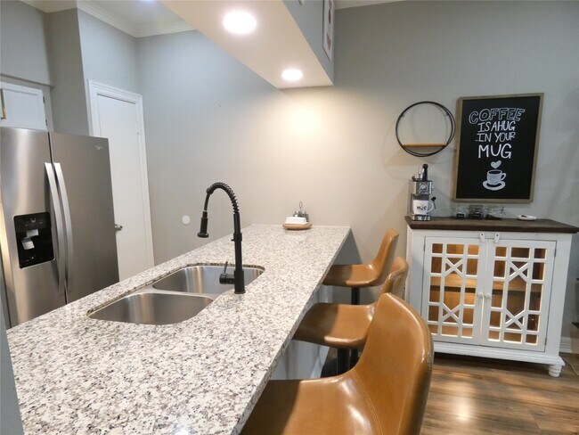 Foto del edificio - 3780 Tanglewilde St