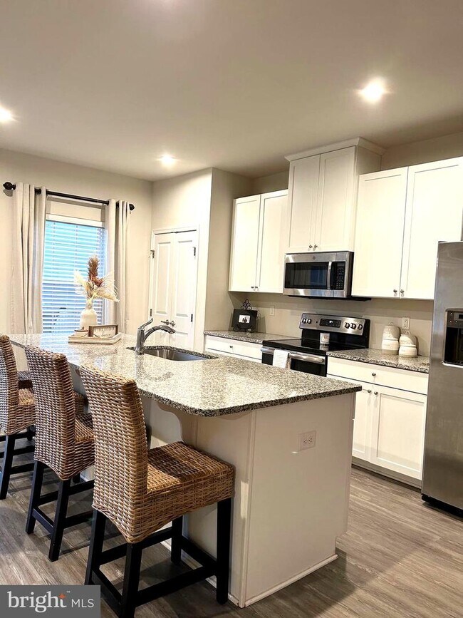 Building Photo - 304 Pinnacle Pl
