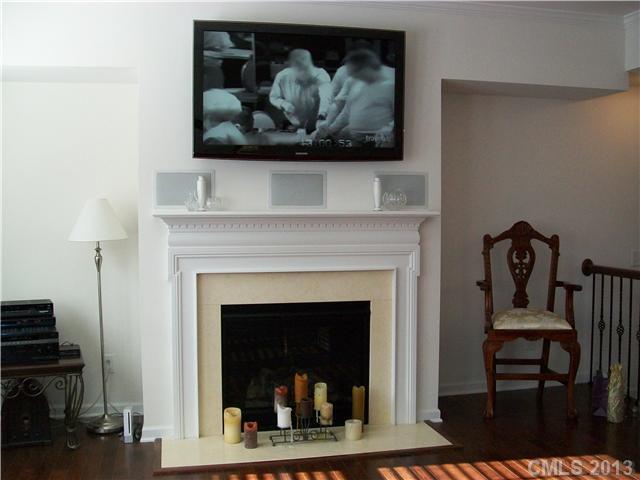 Building Photo - 3-Story Townhome with 3 Master Suites in S...